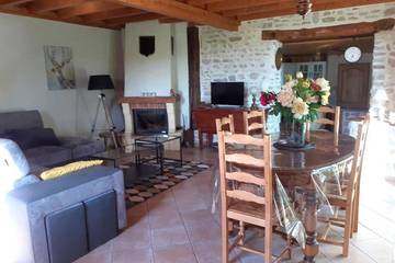 Gîte pour 7 personnes, avec vue et jardin à Thuret (Puy-de-Dôme)