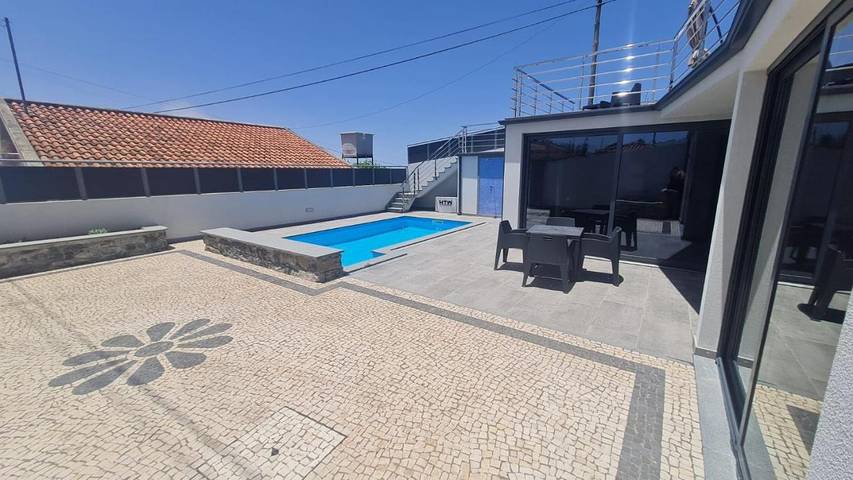 Casa de férias para 4 pessoas, com piscina e vista e ainda terraço em Madeira
