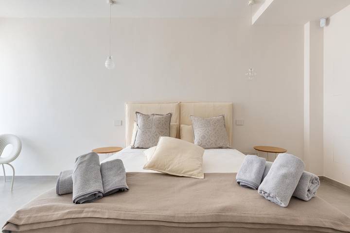 Habitación para 4 personas con piscina in Torre Pali, Salve