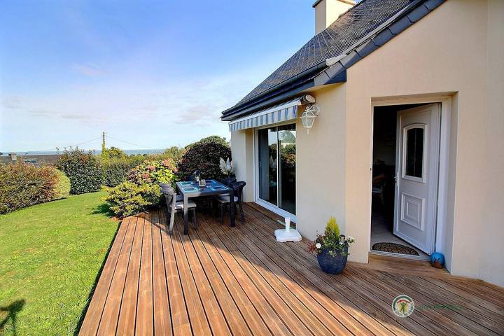 Gîte pour 4 personnes, avec terrasse et jardin à Trévou-Tréguignec - 2