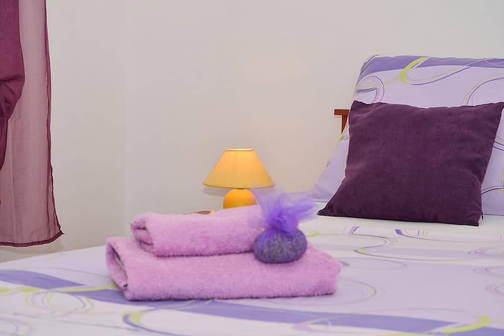 Entire apartment, Bilo 1 in Primosten, only 30m from the beach in Primosten, Šibenik-Knin