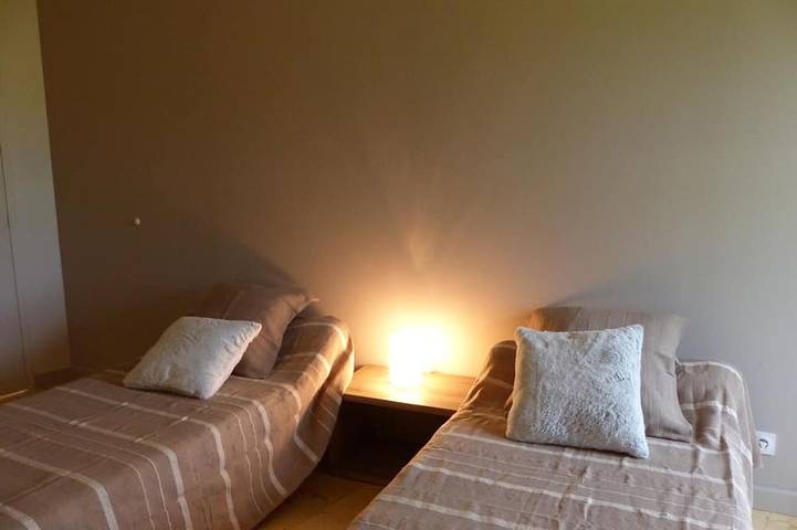 Gîte pour 4 personnes, avec terrasse et jardin à Chapeau (homonymie) - 4