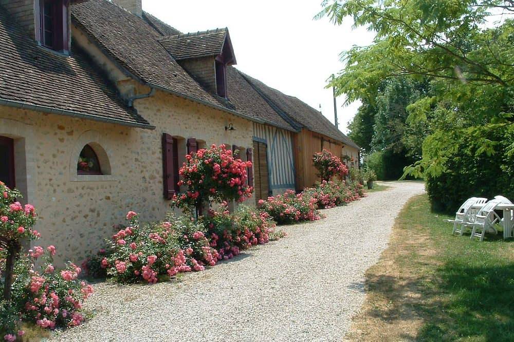 Gîte rénové en campagne, 3 ch., terrain 5000m², proche randonnées et Le Mans ! in Saint-Mars-sous-Ballon, Sarthe