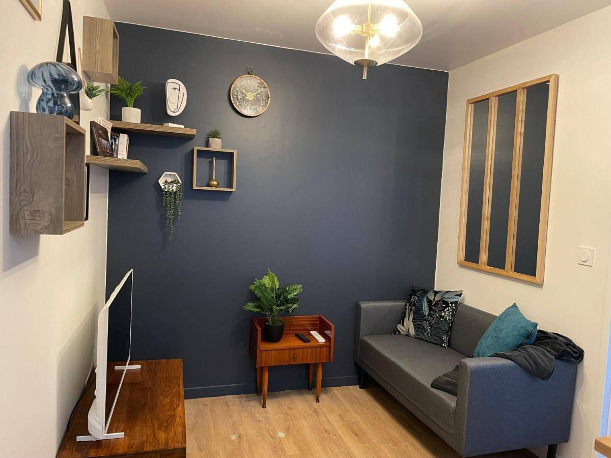 Appartement entier, Apparemment T2 meublé 2bis in Saint-Symphorien-d'Ozon, Lyon et ses environs