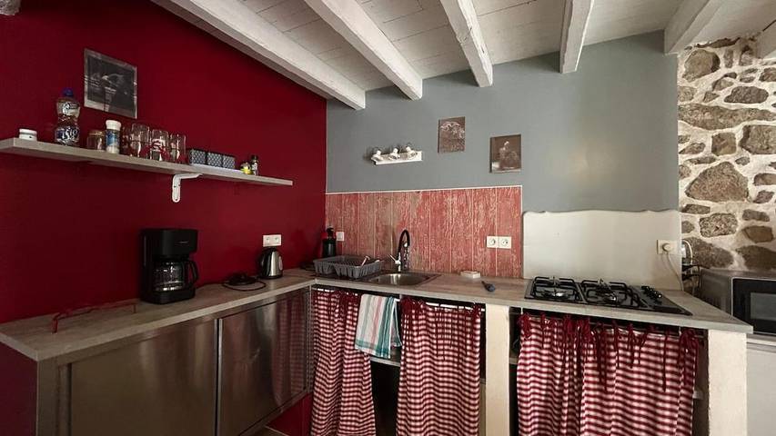 Location de vacances pour 5 personnes, avec jardin dans La Chapelle-Bertrand - 3