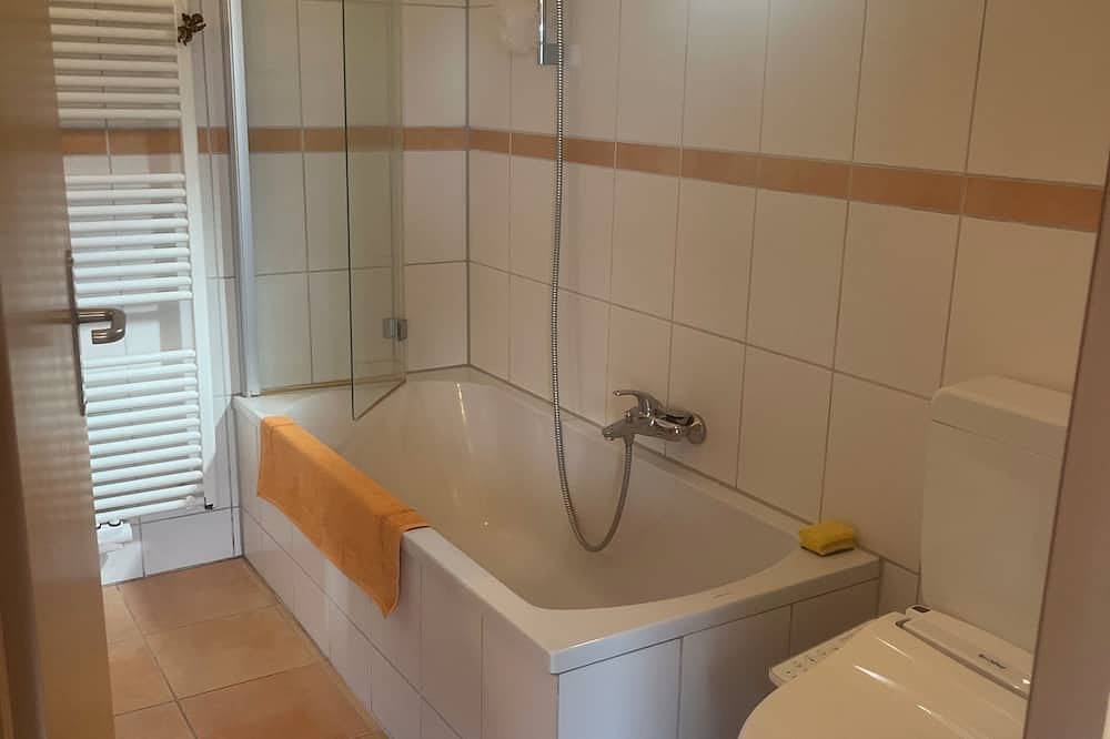 Sehr ruhig gelegenes Ferienhaus mit großem Garten direkt an der Weser in Achim, Landkreis Verden