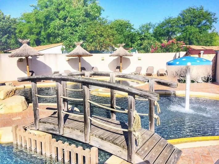 Camping pour 4 personnes, avec terrasse à Saint-Georges-d'Oléron - 4