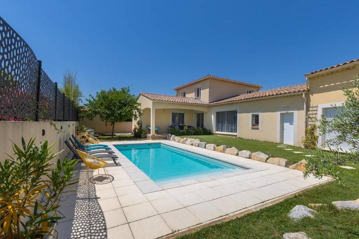 Chalet para 10 personas, con vistas además de piscina y jardín, Se admiten mascotas - 1