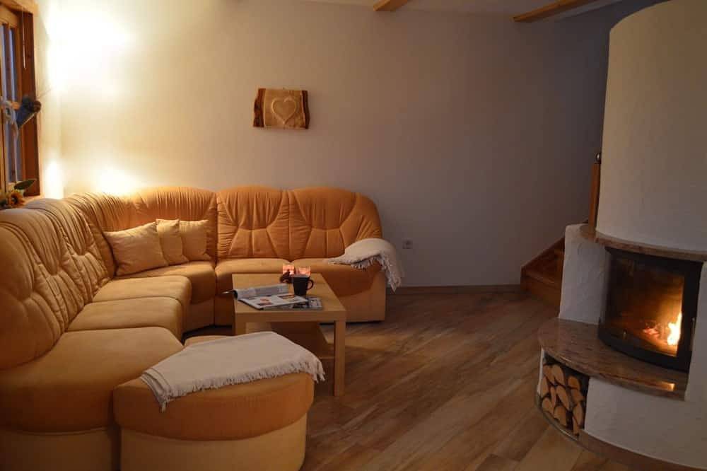 Ganzes Ferienhaus mit Sauna, Kamin, Parkplatz, Balkon und Garten mit Feuerstelle in Sonneberg, Frankenwald