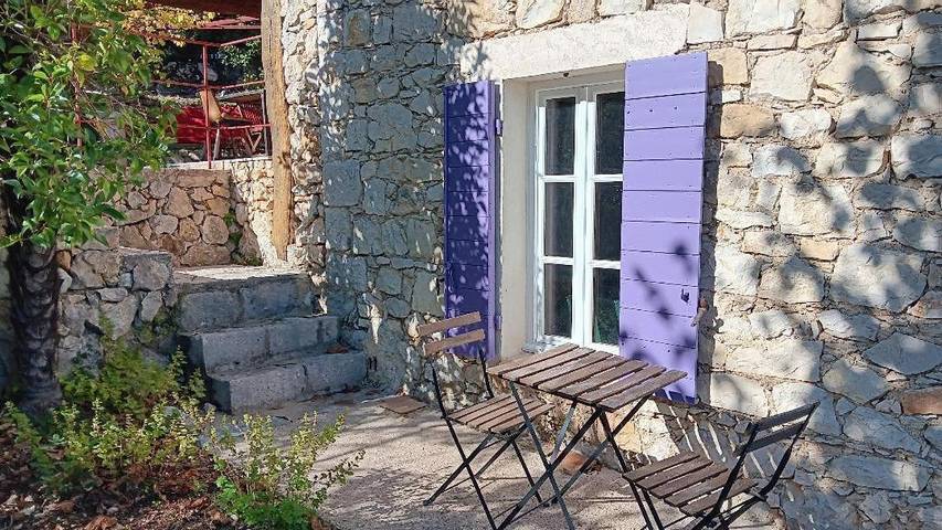 Location de vacances pour 2 personnes, avec piscine et jardin à Mons (Var) - 4