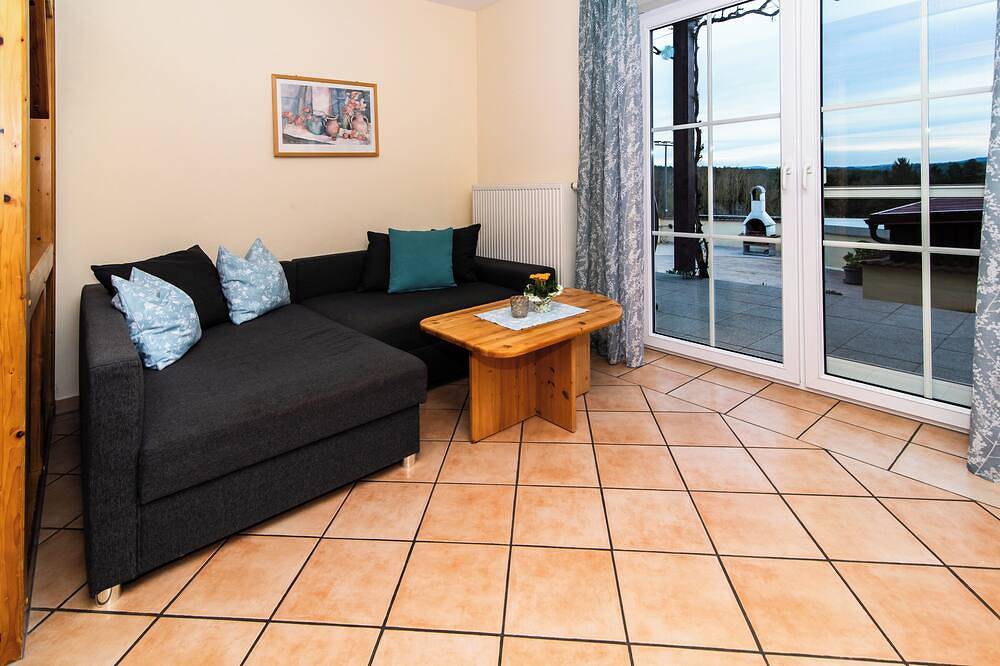 Ganze Wohnung, Geräumige Ferienwohnung (70qm) mit großer Terrasse und Gartenblick in Spalt, Fränkisches Seenland