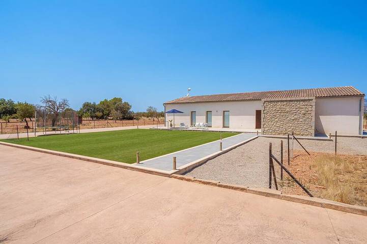 Avantgardistische 3-Schlafzimmer-Villa mit Pool, Garten und 20 Minuten vom Strand entfernt in Biniagual, Binissalem