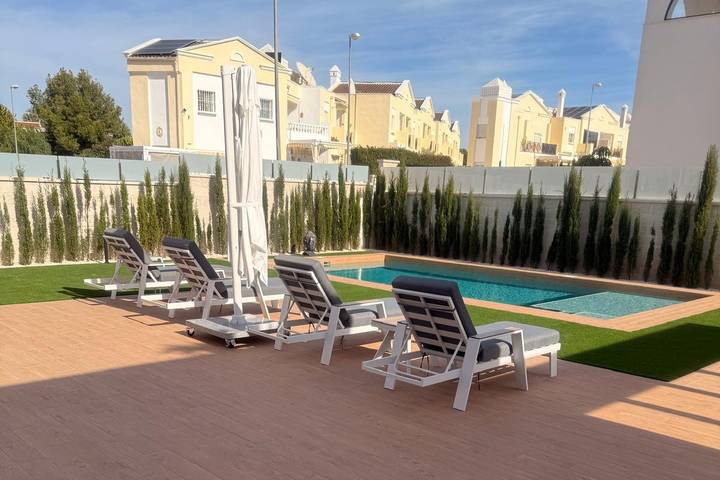 Villa pour 6 personnes, avec jardin ainsi que piscine et vue sur le lac à Rojales - 3