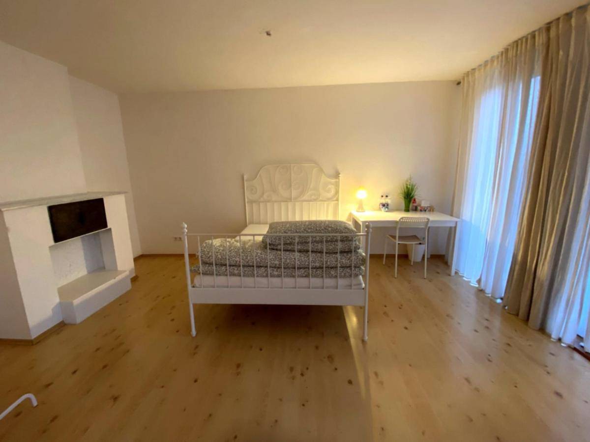 Bright Spacious room at the heart of Hannover in Hannover Mitte, Hannover