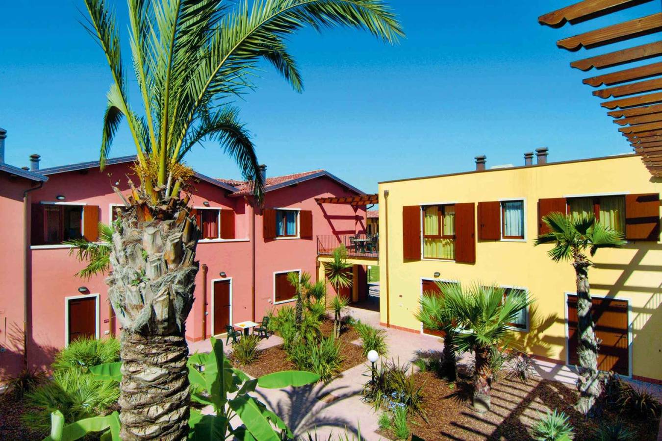 Appartamento intero, Appartamento per vacanze con piscina esterna e animazione per bambini in una splendida residenza  in Castelnuovo del Garda, Prealpi Gardesane