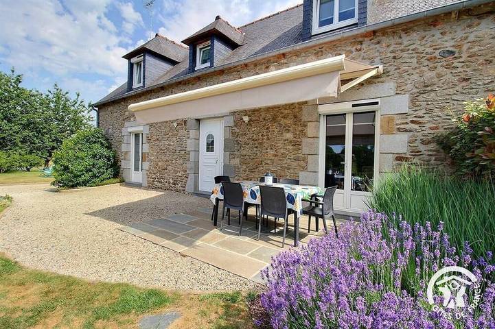 Maison de vacances pour 6 personnes, avec terrasse ainsi que piscine et jardin