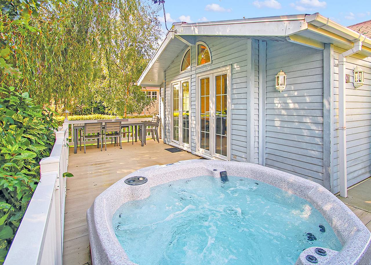 Signature Lodge 1 in Milford on Sea, Hampshire