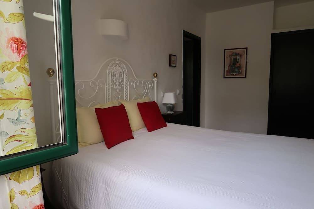 Villa 600 m from 2 beaches; 300 m nightlife; Bbq, internet, A/C in Albufeira, Faro Distrikt