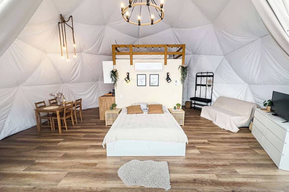 Boho Glamp - Private Hot Tub, Sauna & Alpacas in Grande Pologne