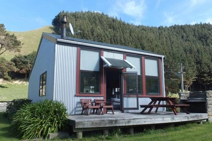 Holiday home for 6 people, with terrace on South Island New Zealand