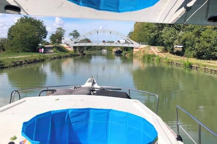 Péniche pour 2 personnes, avec Terrasse dans Lacourt-Saint-Pierre