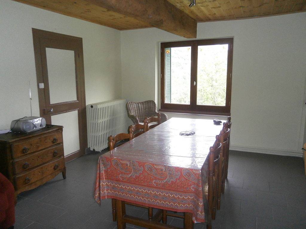 Location d'un gîte confortable avec parking, lit double et congélateur in Aveize, Rhône