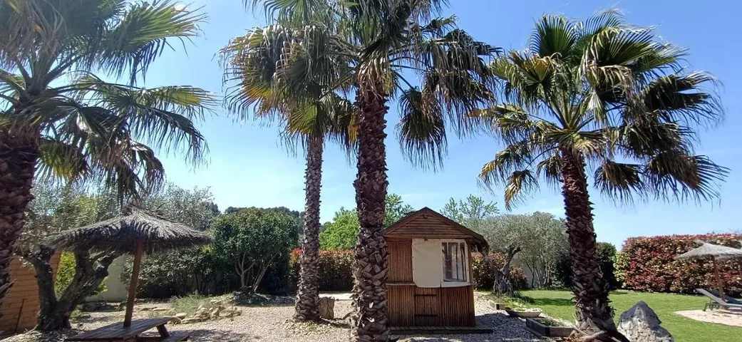 Maison d’hôte pour 5 personnes, avec terrasse et piscine ainsi que vue et jardin - 1