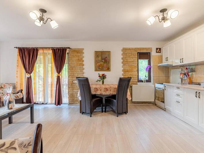 Maison d’hôte pour 2 personnes, avec jardin et vue ainsi que bassin pour enfant et piscine