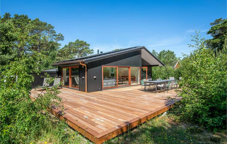 Ferienhaus für 10 Personen, mit Terrasse und Whirlpool sowie Pool und Sauna in Dueodde
