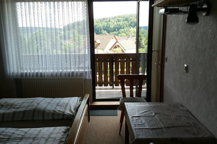 Dorfblick Guesthouse, quietly located guest rooms for vacationers and service technicians in Schönau an der Brend, Rhön-Bayern