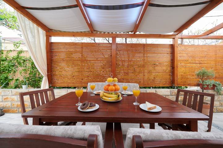 Apartamento entero, Apartamento de vacaciones para 5 personas in Trogir, Condado de Split-Dalmacia