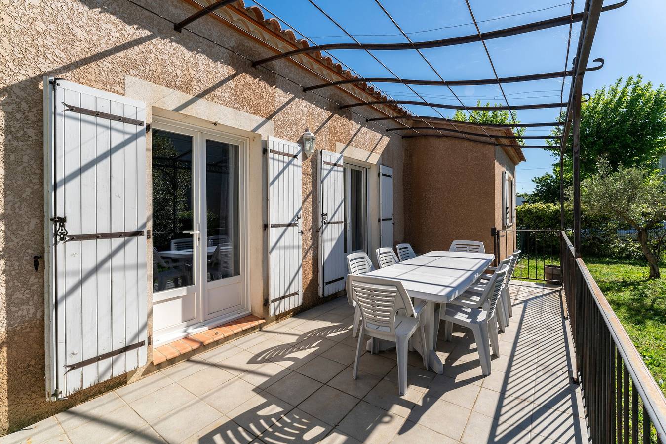Casa de vacaciones «Villa De Maithe» con terraza privada, Wi-Fi y aire acondicionado in Sernhac, Region de Nimes