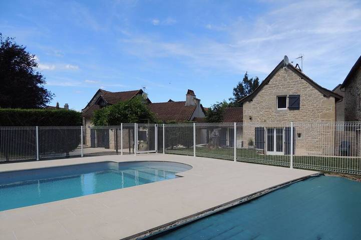 Location de vacances pour 12 personnes, avec Jardin à Vailhourles