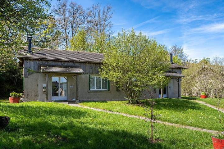 Location de vacances pour 6 personnes, avec Terrasse ainsi que Jardin et Piscine à Le Soulié