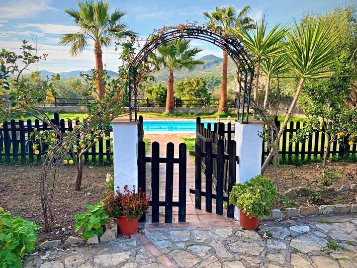 Location de vacances pour 3 personnes, avec jardin ainsi que vue et piscine à Zahara de la Sierra - 2