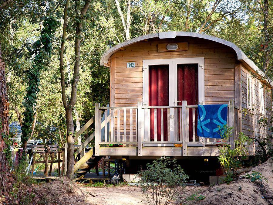 Camping Signol - Accommodation 4 persons - 4 person caravan (pedestrian area) in Boyardville, Saint-Georges-d'Oléron