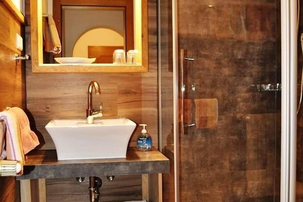 Ganze Wohnung, Ein-Raum-Wohnung (4) 40 qm, Dusche/Wc, Couch, Küchenzeile, Balkon in Reit im Winkl, Bayerische Alpen