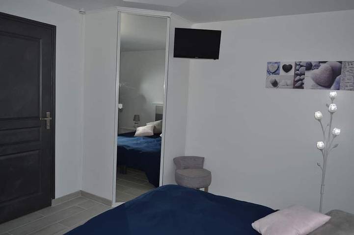Maison d’hôte pour 2 personnes, avec Jardin et Piscine à Marans