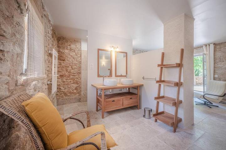 Chambre d’hôte pour 2 personnes, avec jardin ainsi que terrasse et vue à Puyloubier - 2