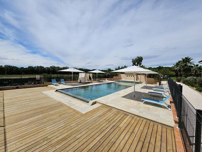 Gîte pour 6 personnes, avec Terrasse ainsi que Jardin et Piscine
