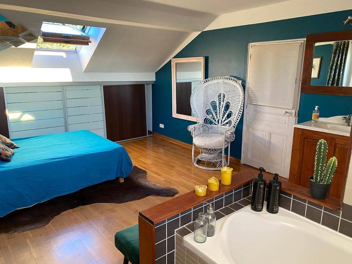 Appartement de vacances entier, Double Room with Shared Toilet in Meyzieu, Lyon et ses environs