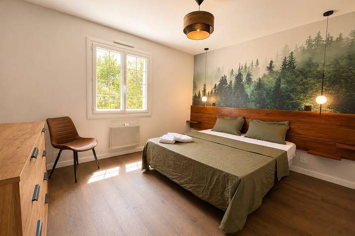 190 m² Air-Conditioned Family Villa • Max 14 People • Garden: 2,500 m² • Beaches 5 min away in Vendays-Montalivet, Lesparre-Médoc region
