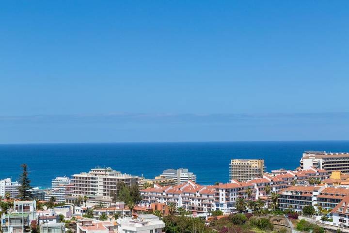 Hôtel pour 3 personnes, avec terrasse ainsi que piscine et vue - 1