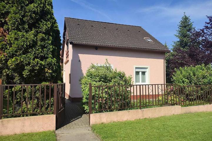 Ferienhaus für 6 Personen, mit Balkon und Terrasse sowie Garten