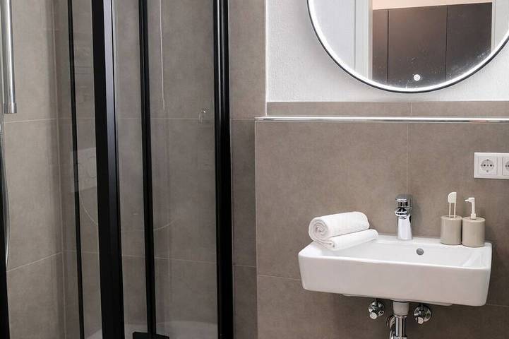Ganze Wohnung, Modernes 2-Zimmer Apartment mit Küchenzeile in Sindelfingen, Landkreis Böblingen