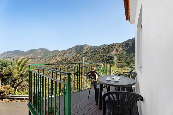 Holiday Home 'Casa De Berta' with Mountain Views, Private Terrace and Wi-Fi in Epina, Vallehermoso