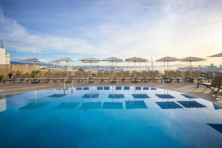 Hotel for 3 personer, med pool og balkon i Palma de Mallorca