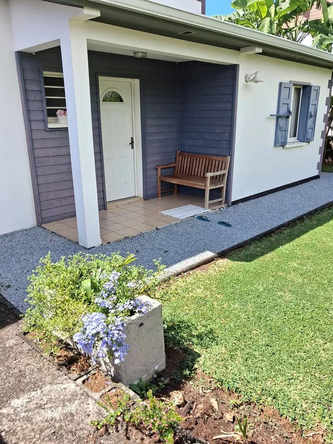 Cozy House in Saint-Denis with Private Terrace in Sainte-Clotilde, Saint-Denis