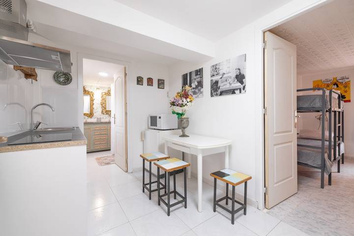 Apartamento entero, Apartamento 'La Fabriqueta' con vistas a la montaña, Wi-Fi y aire acondicionado in Riudecañas, Baix Camp