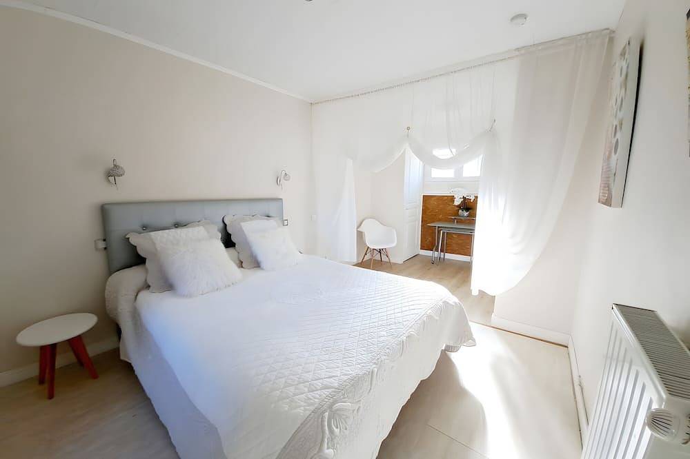 Entire apartment, Le Clos des Pradals – Gîte Champagne: Mountain View, Veranda & Wi-Fi in Banat, Tarascon-sur-Ariège